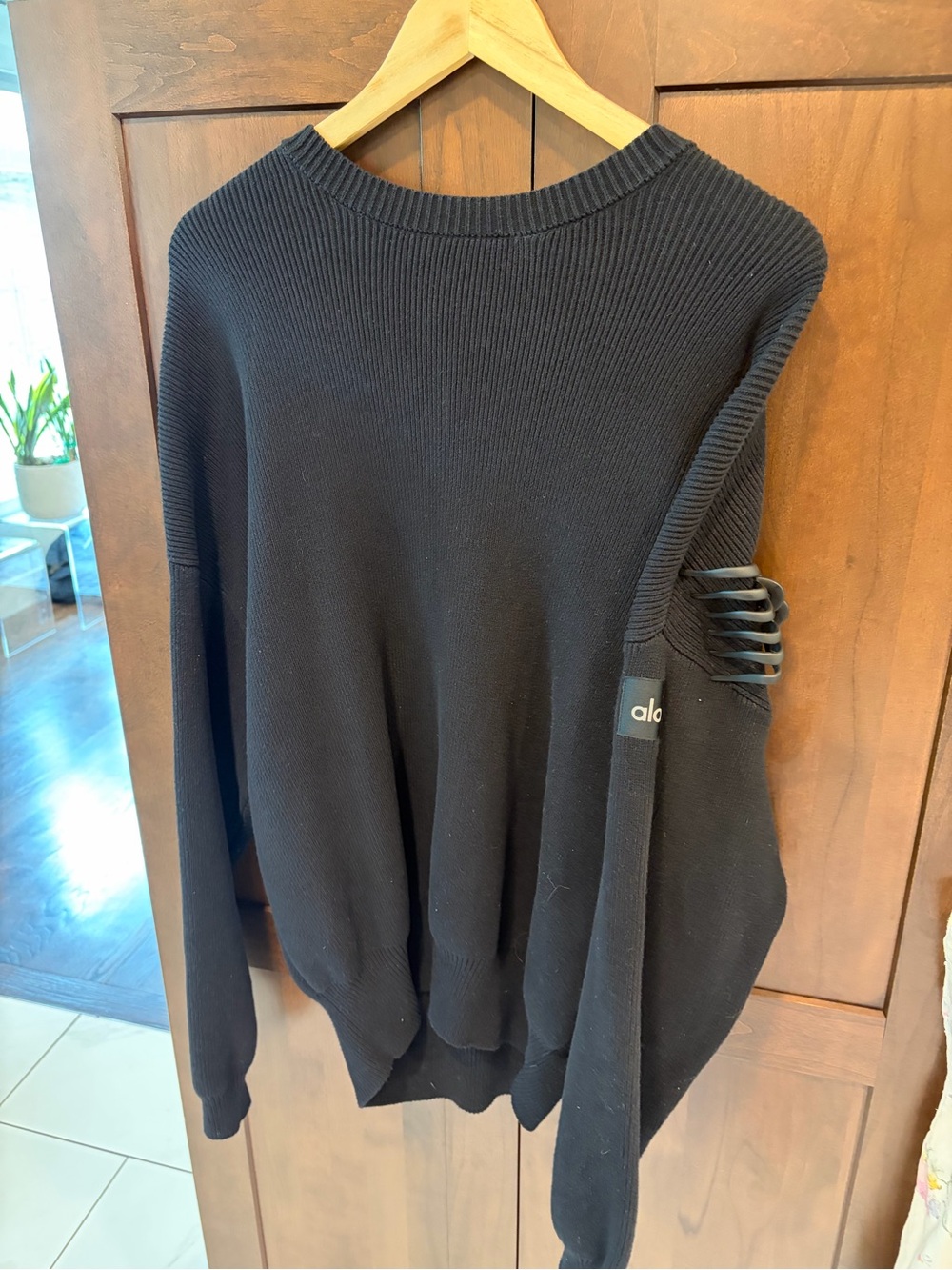 ALO Yoga Women’s Black Crewneck Sweater